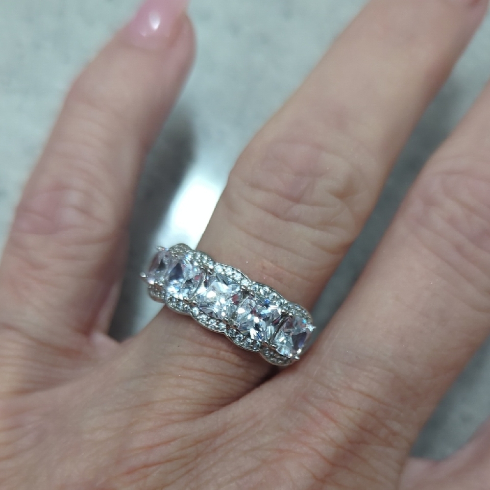 Elegant 925 Silver Crystal Ring